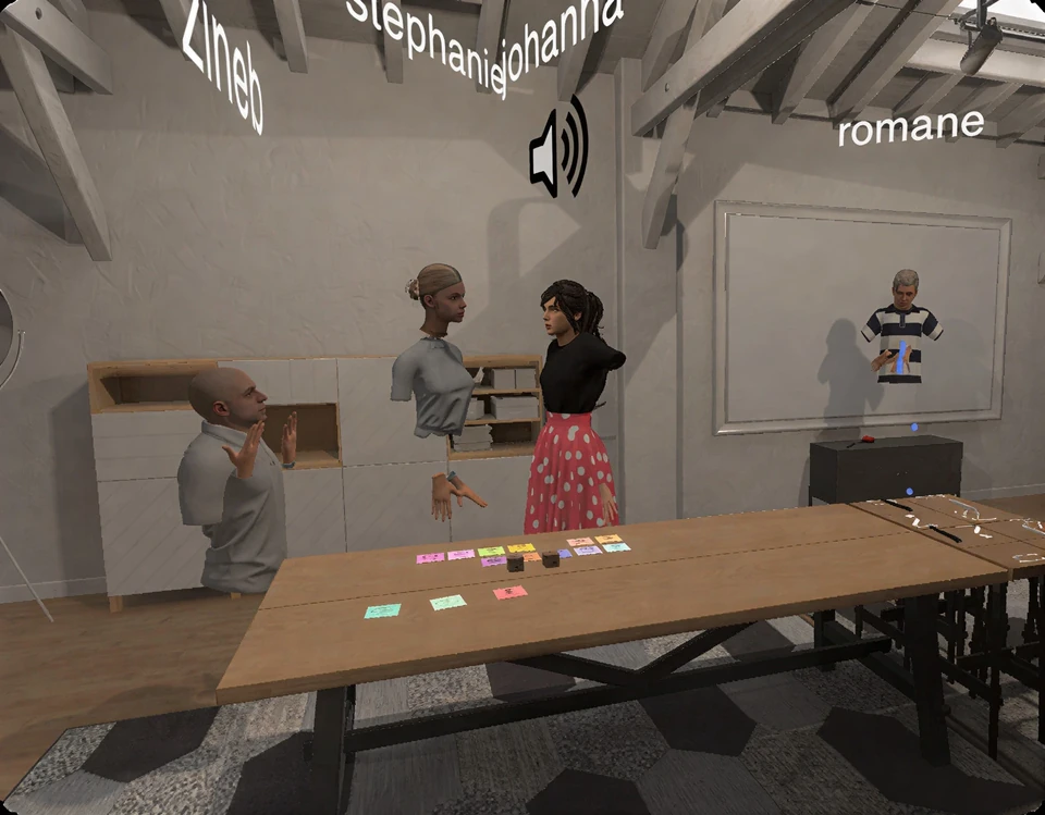 Un prototype de co-créativité à distance réunissant des participants en réalité virtuelle, en réalité augmentée et sur écran classique.